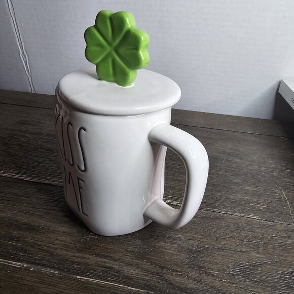NWT Rae Dunn Artisan Kiss Me St Patrick's Day Mug Four Leaf Clover Topper 2021 - Picture 2 of 10